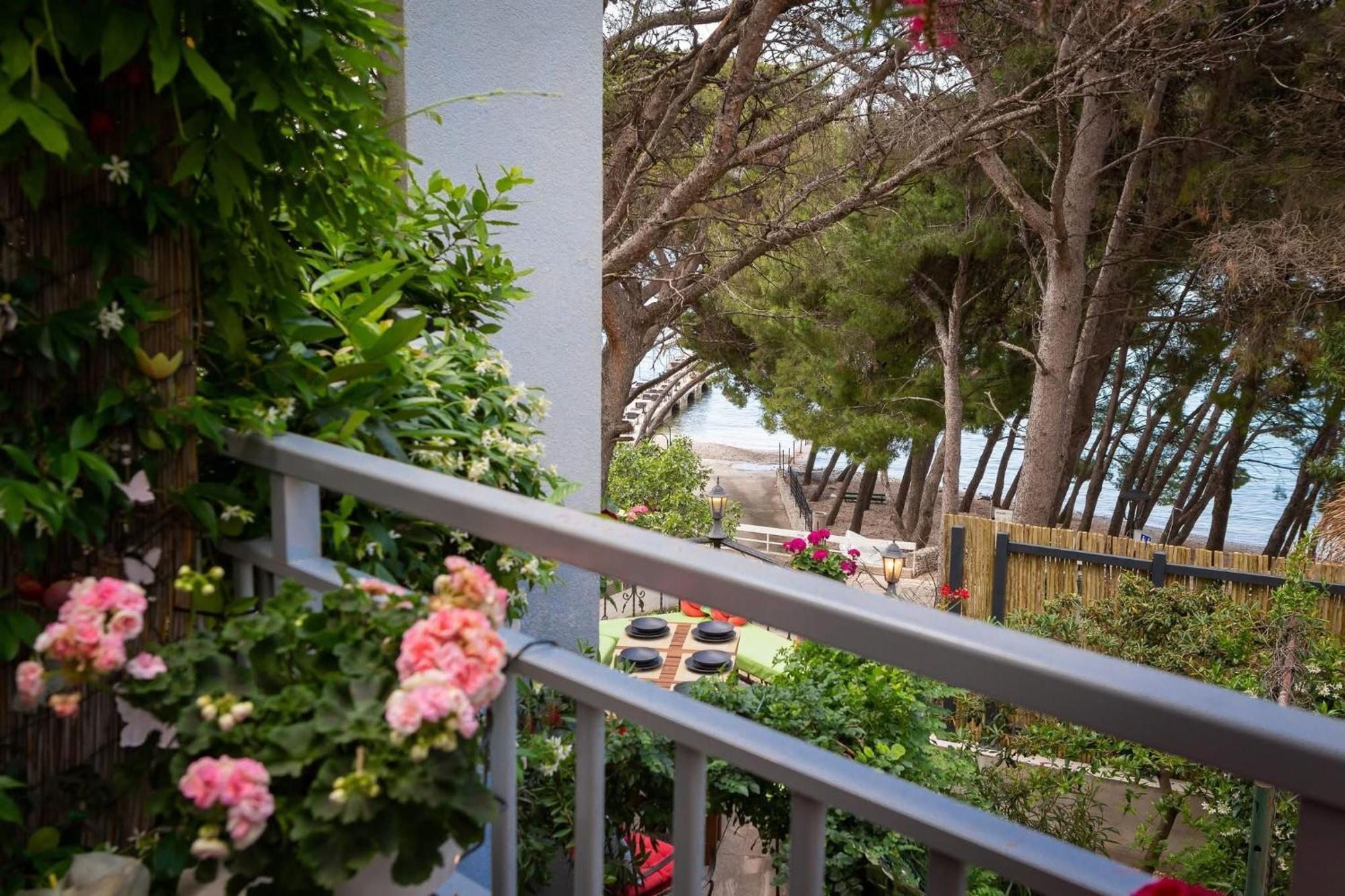 Beachfront Apartment Romilda Makarska Exterior photo